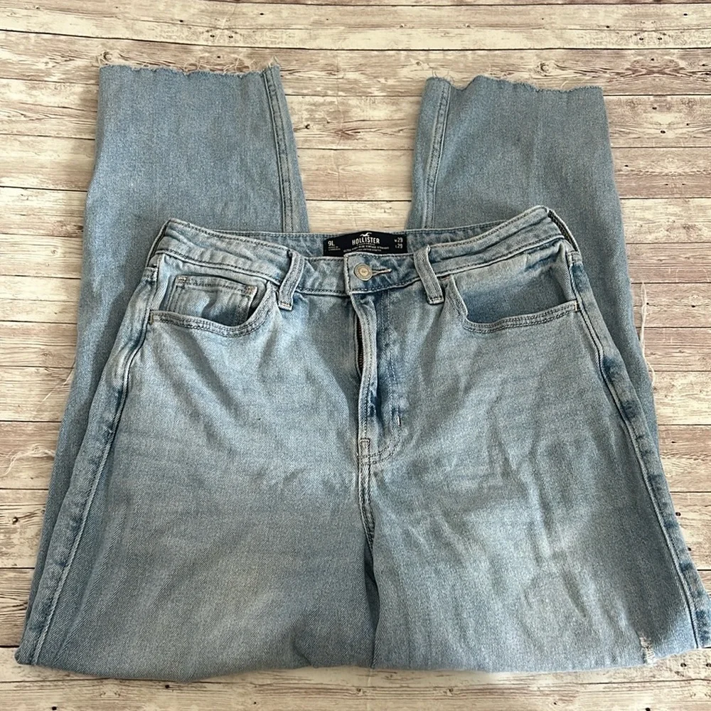 Hollister Ultra High Rise Vintage Straight Distressed Light Wash Jeans - Picture 3 of 13